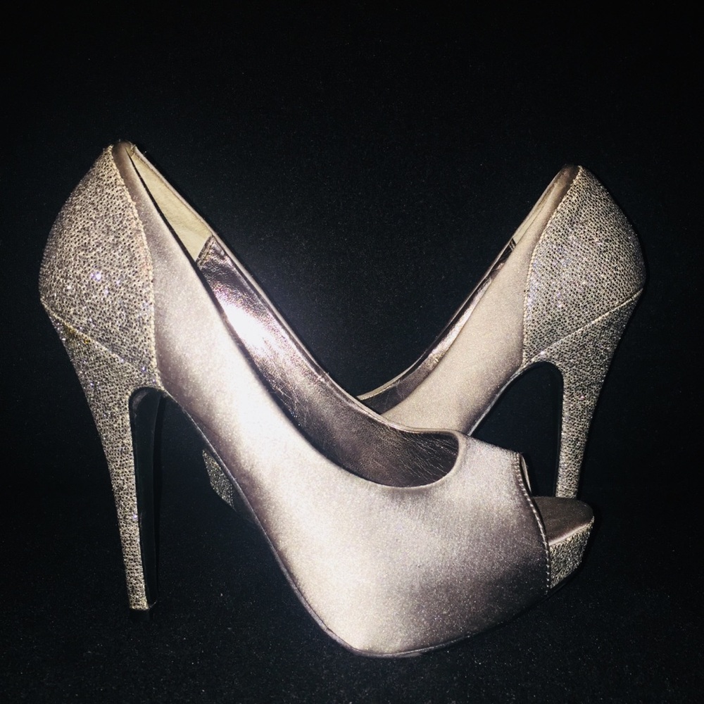 Silver Sparkling Pumps...size 8.5